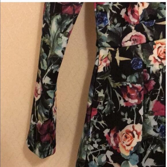 Luxxel Floral Romper - Picture 5 of 5